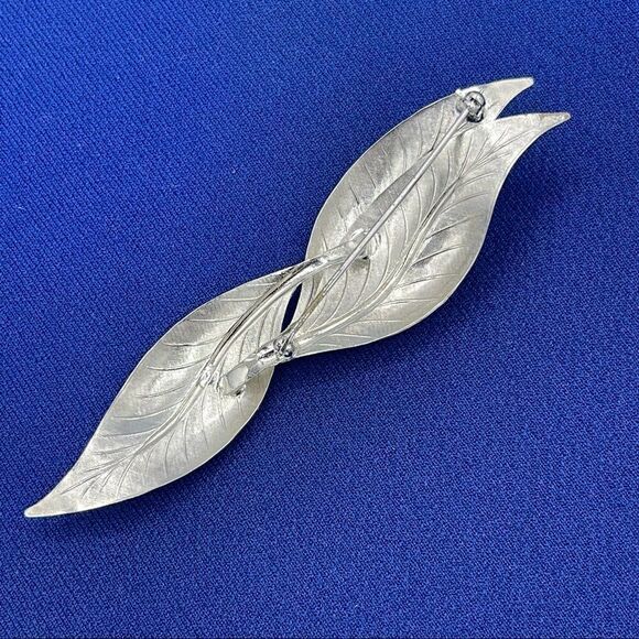 Vintage Triple Leaf Silver Tone Brooch Pin - Picture 8 of 16